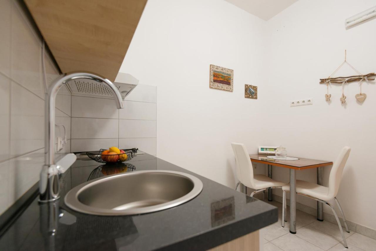Guesthouse Sanela Помена Екстериор снимка